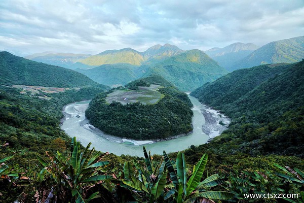 雅鲁藏布江大峡谷