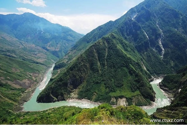 雅鲁藏布江大峡谷